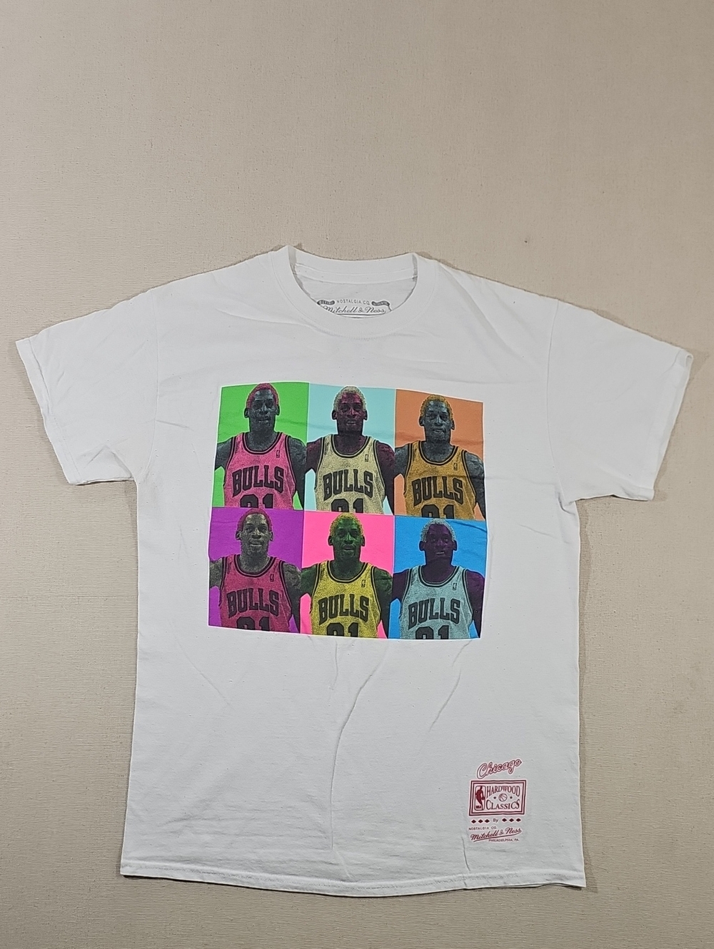 Mitchell & Ness White Tee with Multicolor Pop-Art Bulls Grid